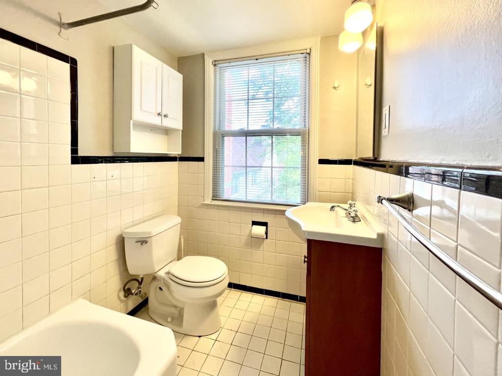 2207 WASHINGTON AVENUE Unit: 201