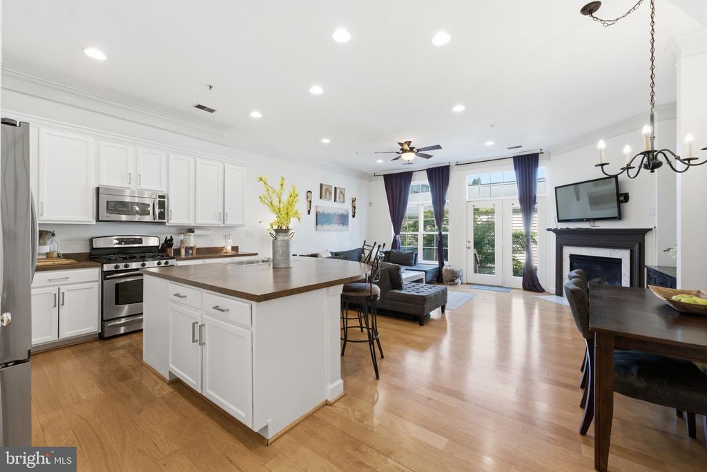 12805 CLARKSBURG SQUARE ROAD