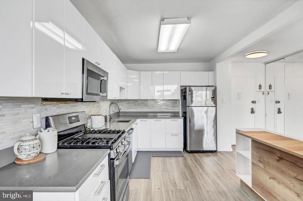 11801 ROCKVILLE PIKE Unit: 813