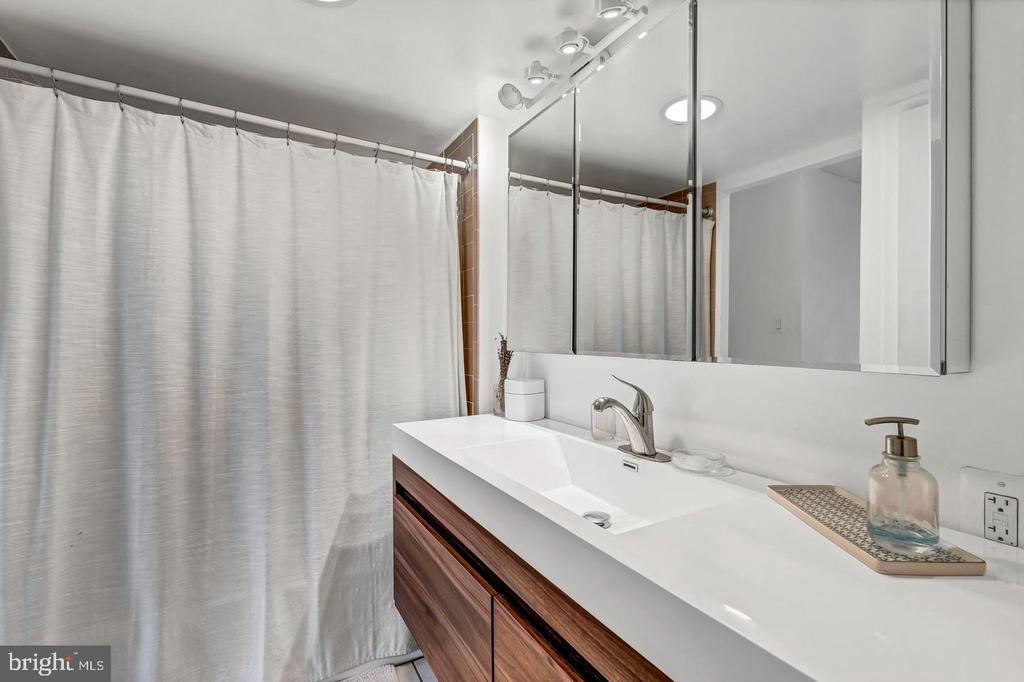 11801 ROCKVILLE PIKE Unit: 813