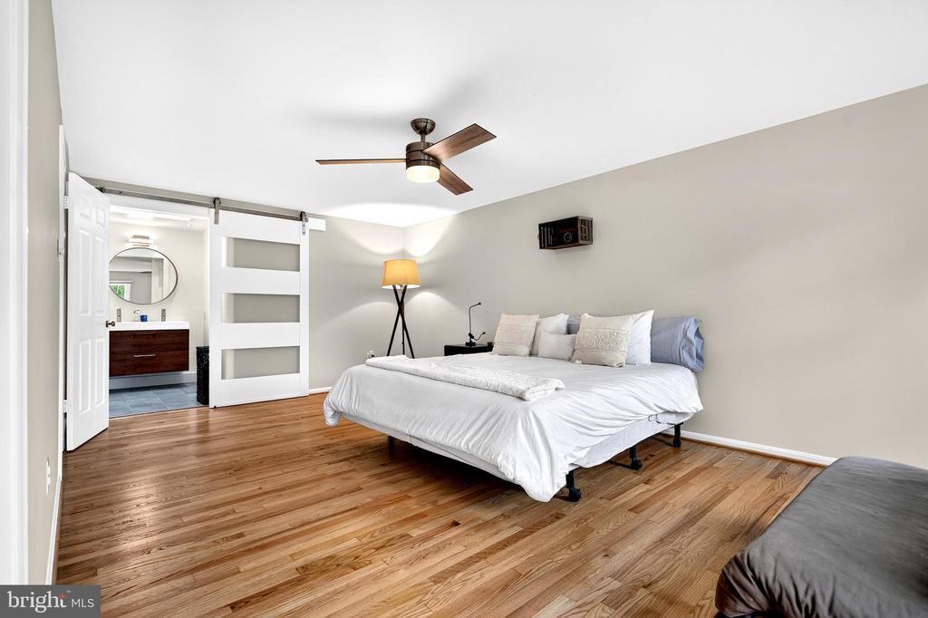 17205 SANDY KNOLL DRIVE
