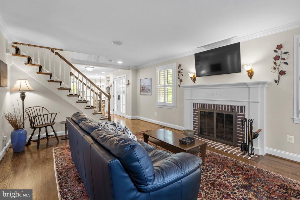 710 WOODSIDE PARKWAY