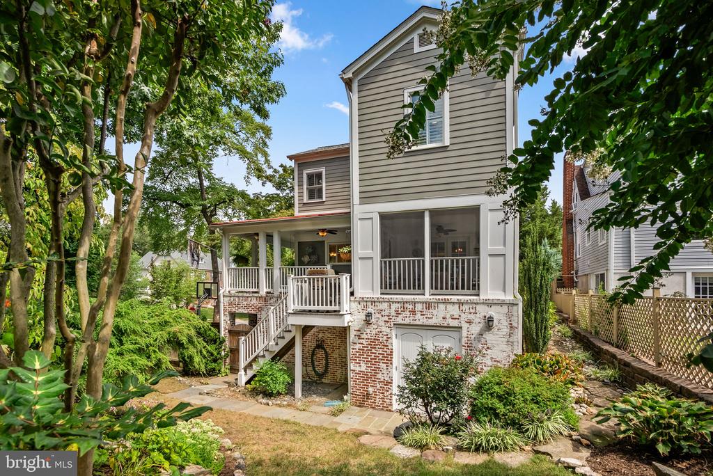 710 WOODSIDE PARKWAY