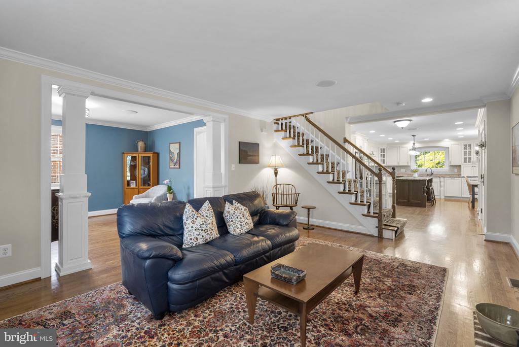 710 WOODSIDE PARKWAY