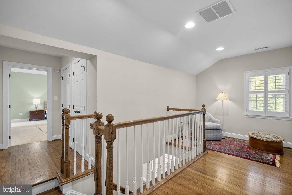 710 WOODSIDE PARKWAY