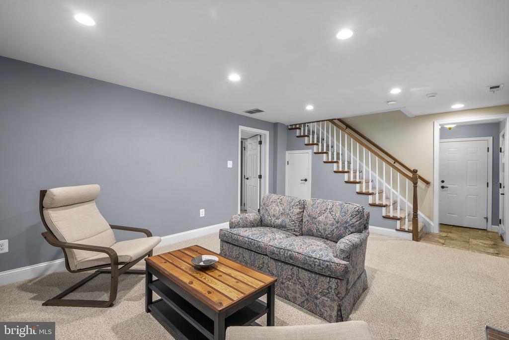 710 WOODSIDE PARKWAY