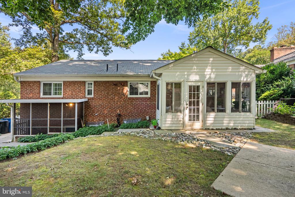 19 EASTMOOR DRIVE
