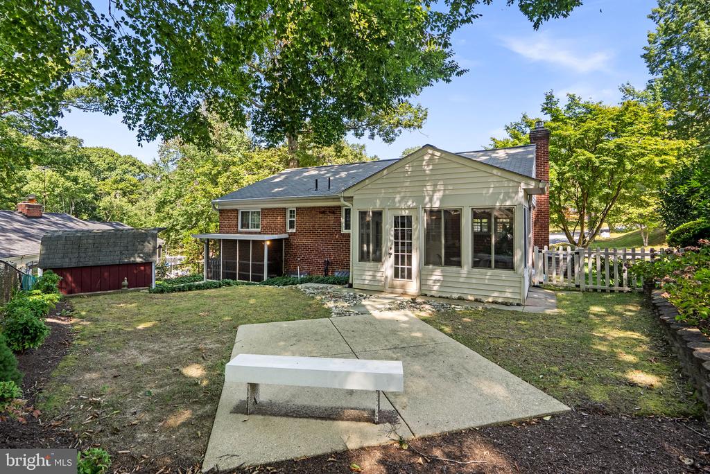19 EASTMOOR DRIVE
