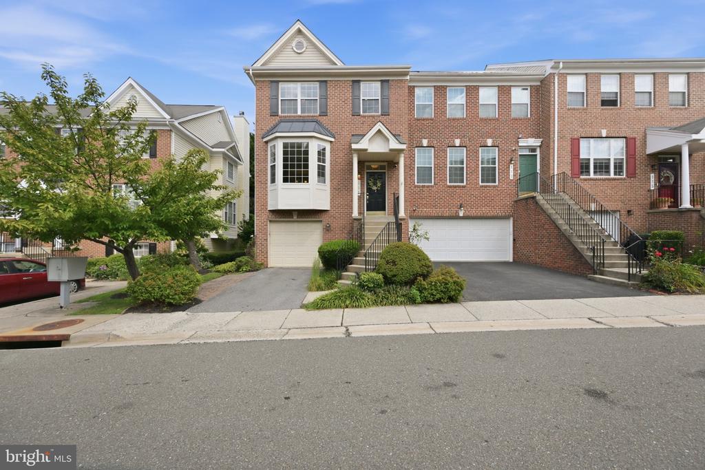 111 LONGPOINT WAY