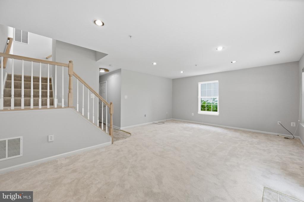 111 LONGPOINT WAY