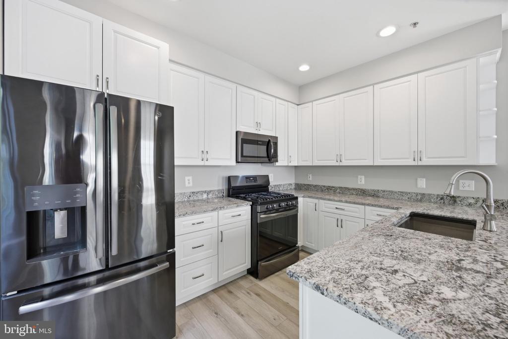 111 LONGPOINT WAY