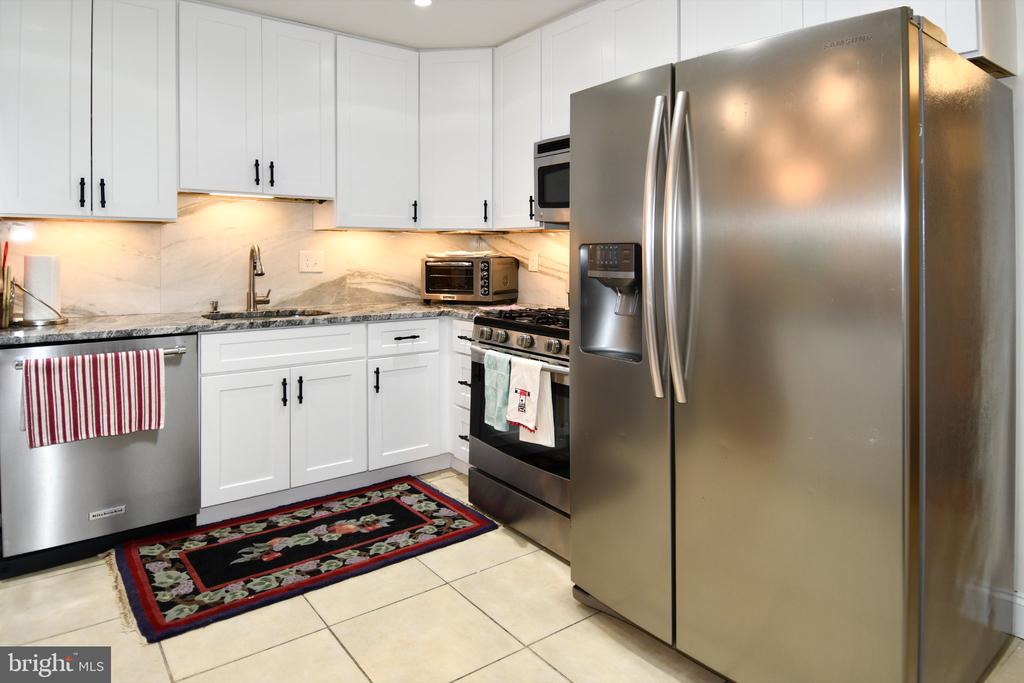 18624 WALKERS CHOICE ROAD Unit: 6