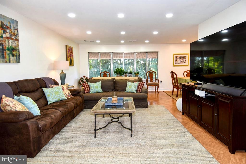 18624 WALKERS CHOICE ROAD Unit: 6