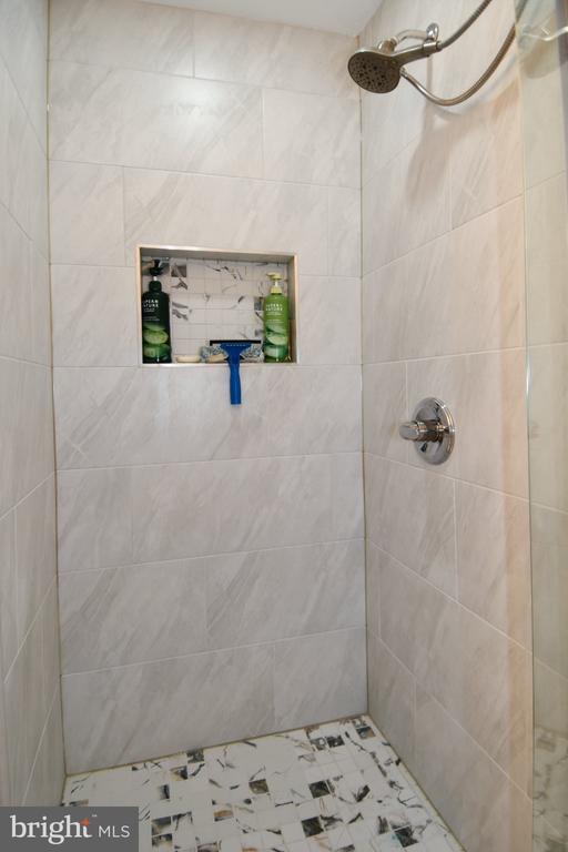 18624 WALKERS CHOICE ROAD Unit: 6