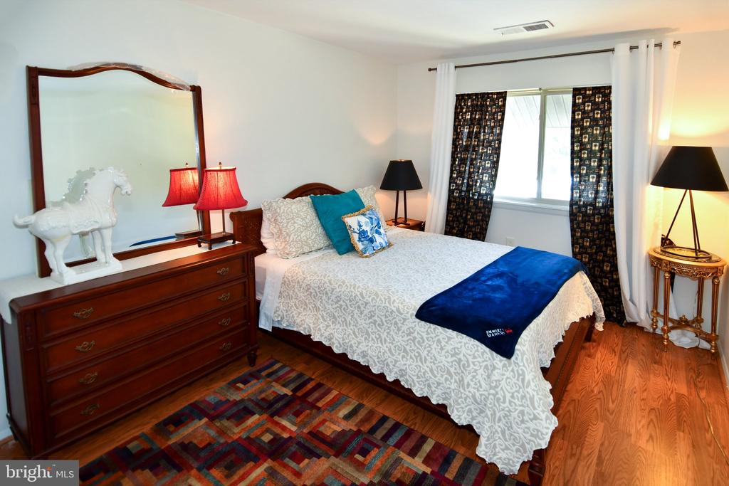 18624 WALKERS CHOICE ROAD Unit: 6