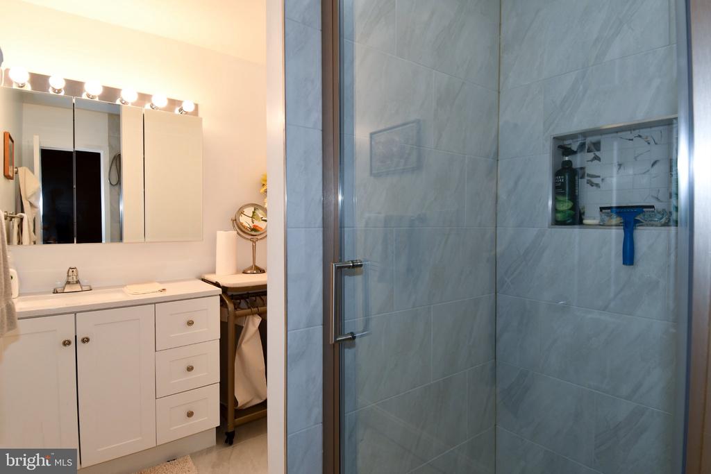 18624 WALKERS CHOICE ROAD Unit: 6