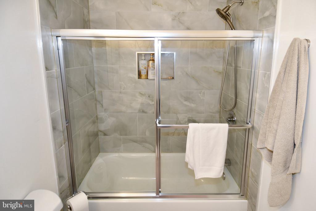 18624 WALKERS CHOICE ROAD Unit: 6