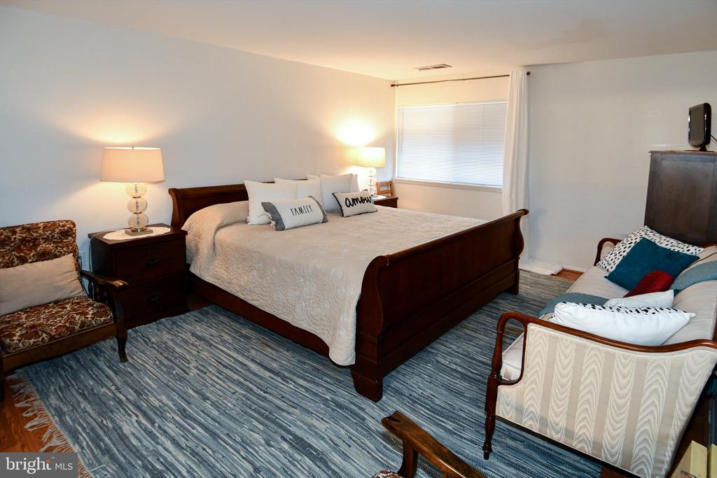 18624 WALKERS CHOICE ROAD Unit: 6