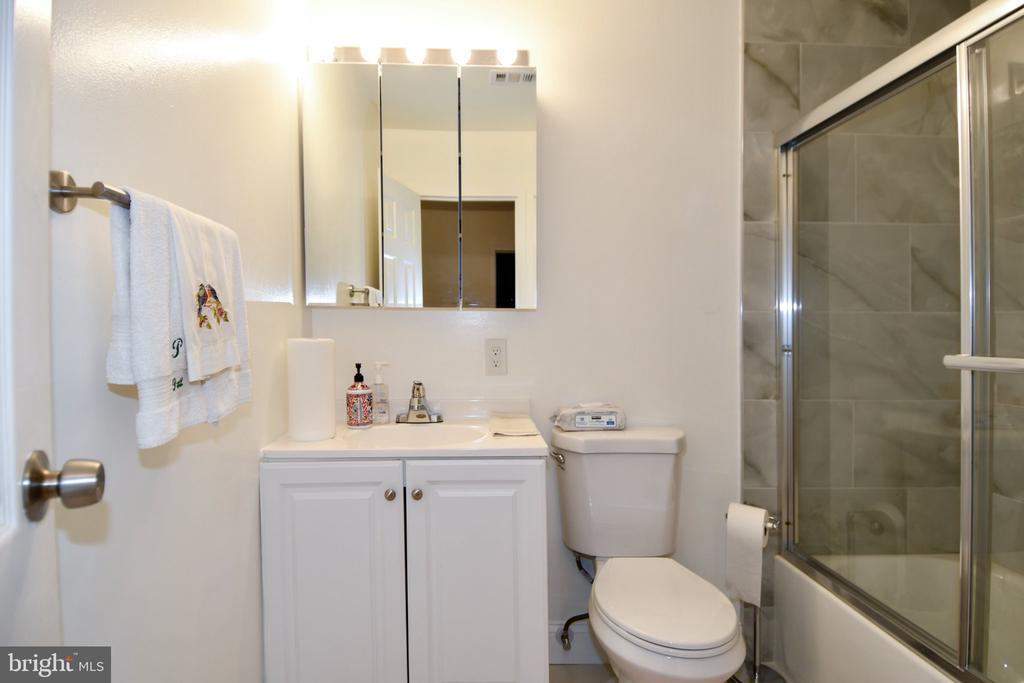 18624 WALKERS CHOICE ROAD Unit: 6