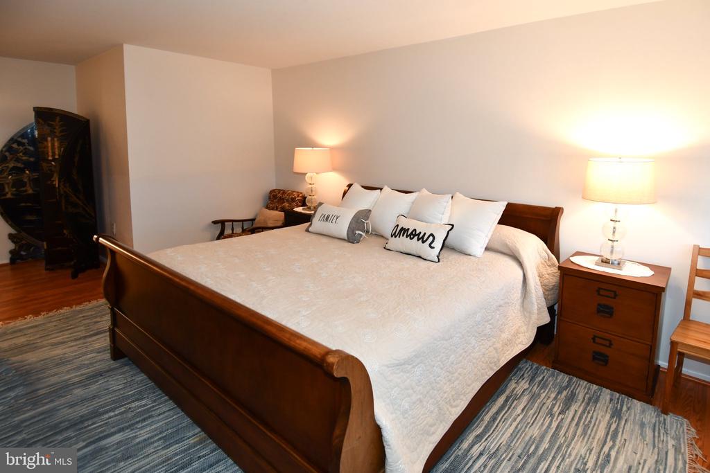 18624 WALKERS CHOICE ROAD Unit: 6