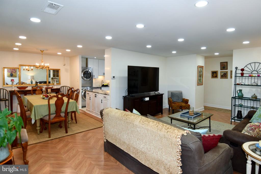 18624 WALKERS CHOICE ROAD Unit: 6