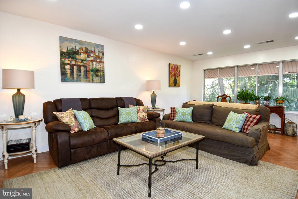 18624 WALKERS CHOICE ROAD Unit: 6
