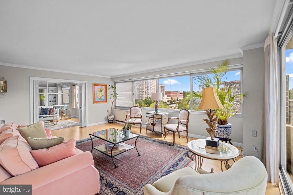 4515 WILLARD AVENUE Unit: 1009S