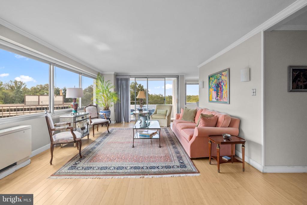 4515 WILLARD AVENUE Unit: 1009S