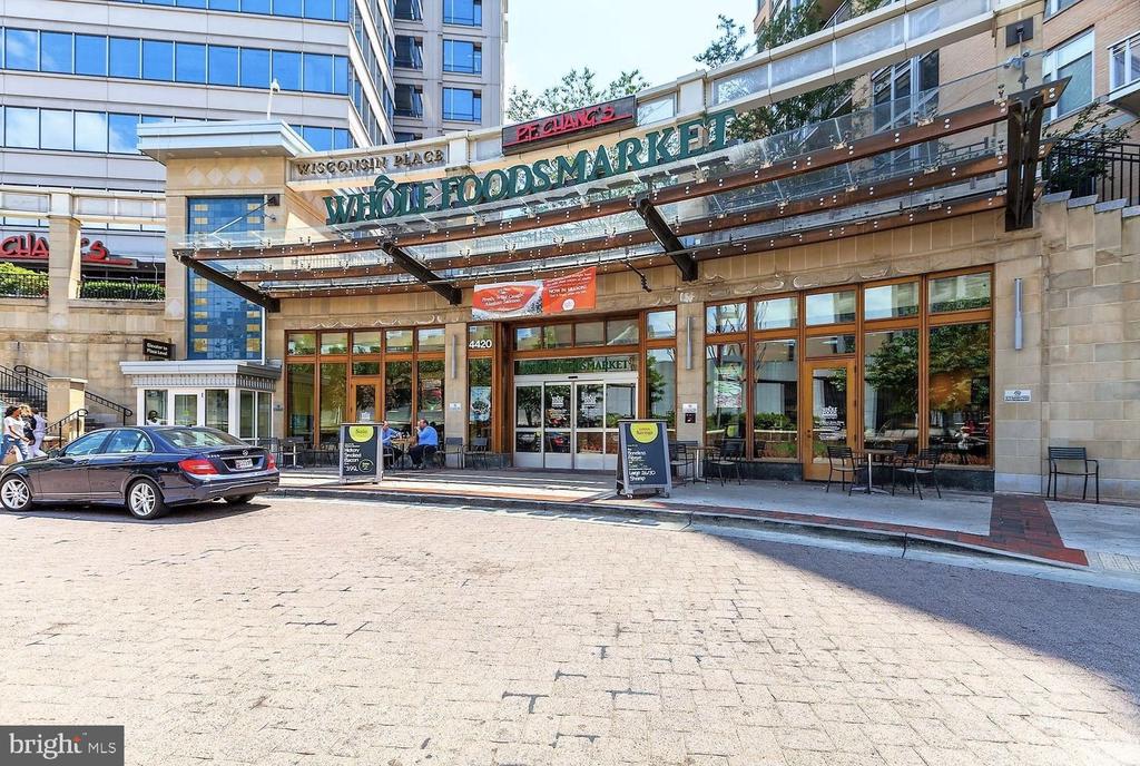 4515 WILLARD AVENUE Unit: 1009S