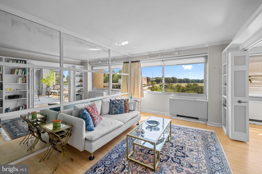 4515 WILLARD AVENUE Unit: 1009S
