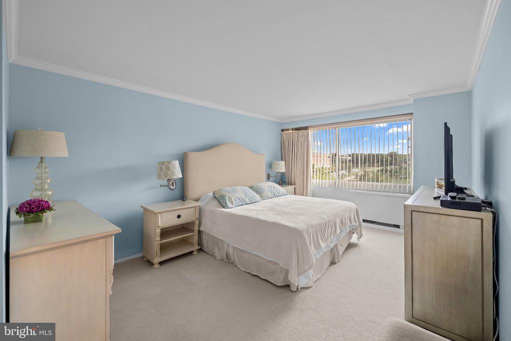 4515 WILLARD AVENUE Unit: 1009S