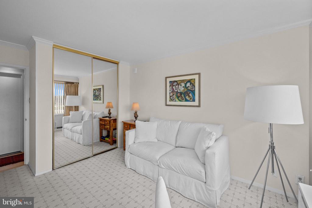 4515 WILLARD AVENUE Unit: 1009S