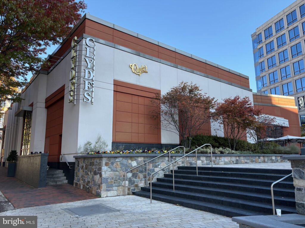 4515 WILLARD AVENUE Unit: 1009S