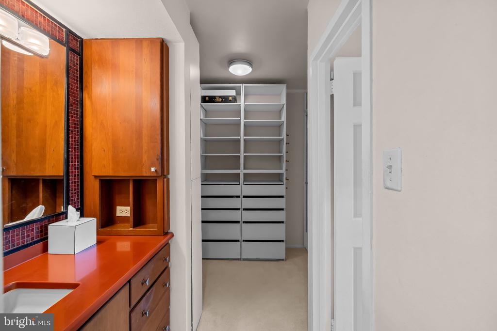 4515 WILLARD AVENUE Unit: 1009S