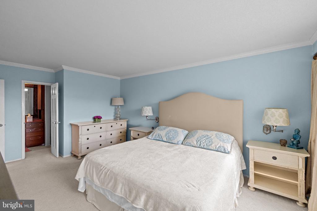 4515 WILLARD AVENUE Unit: 1009S