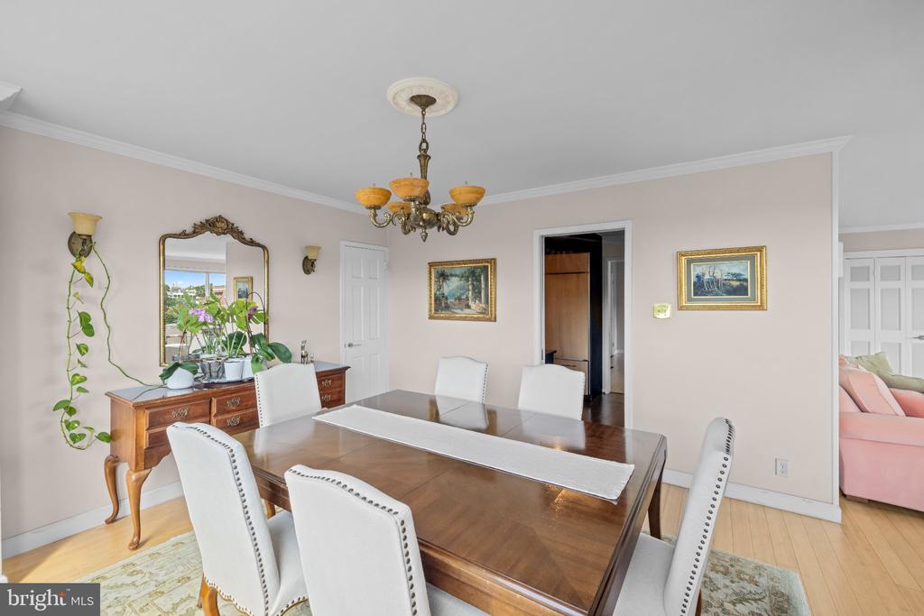 4515 WILLARD AVENUE Unit: 1009S
