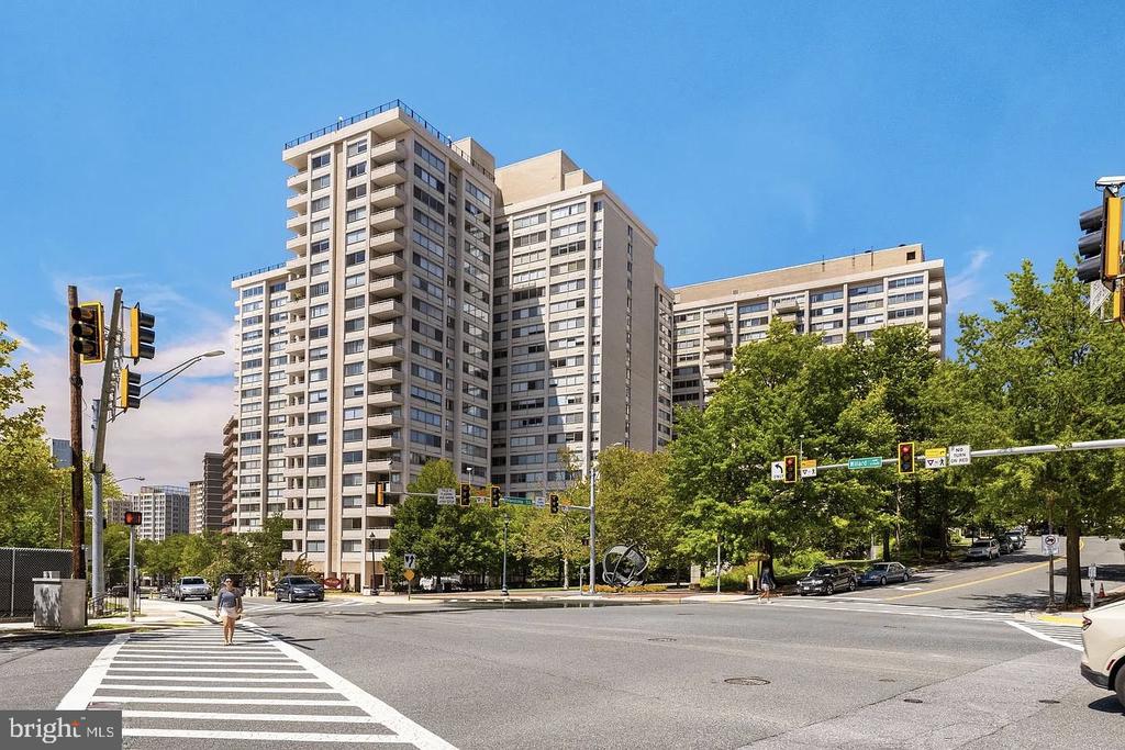 4515 WILLARD AVENUE Unit: 1009S