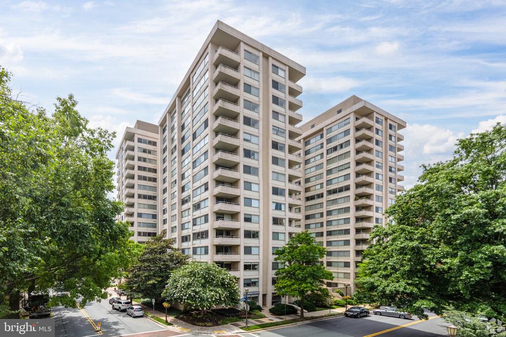 4515 WILLARD AVENUE Unit: 1009S