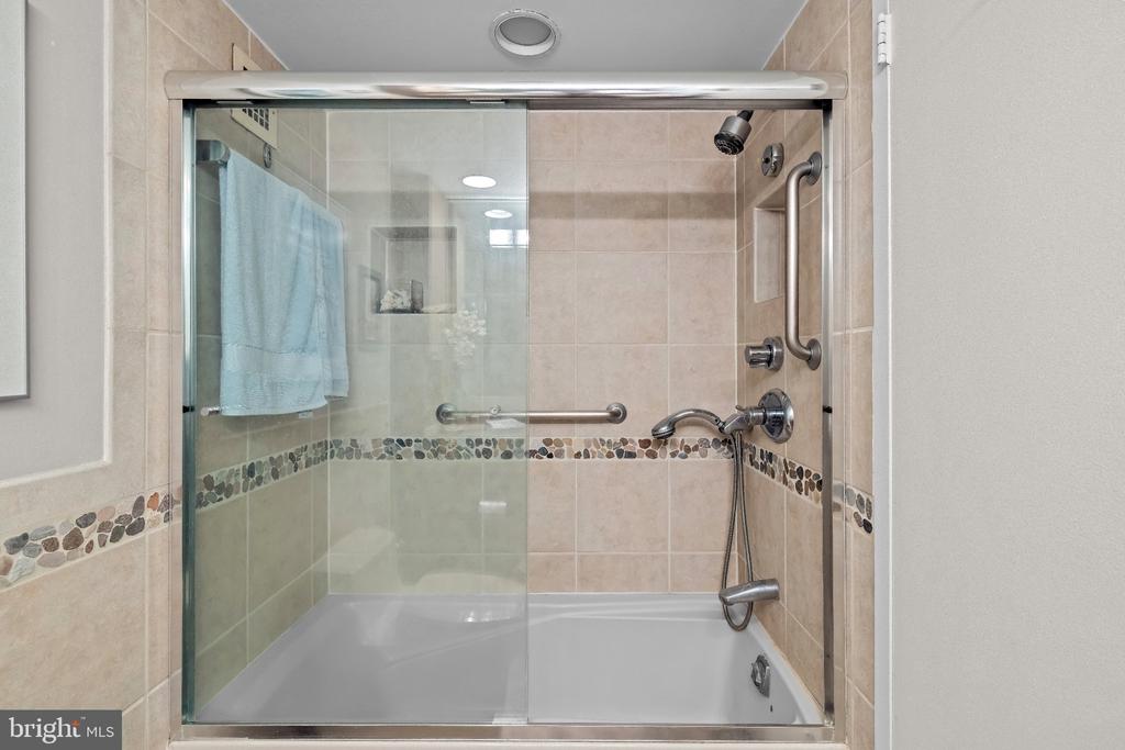 4515 WILLARD AVENUE Unit: 1009S