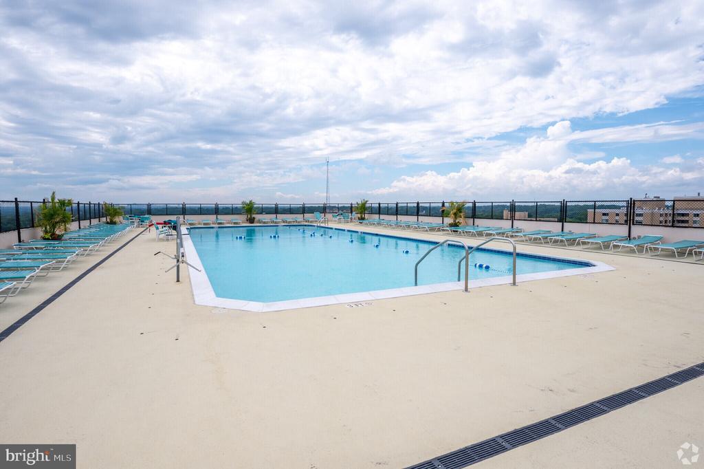 4515 WILLARD AVENUE Unit: 1009S