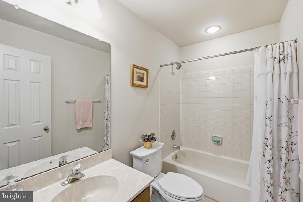 5 STATIONHOUSE COURT