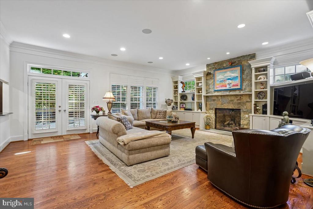 5114 WESSLING LANE