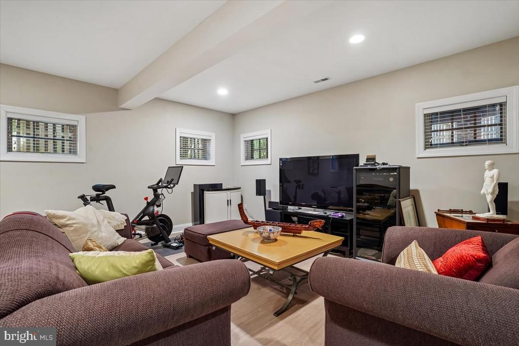 5114 WESSLING LANE