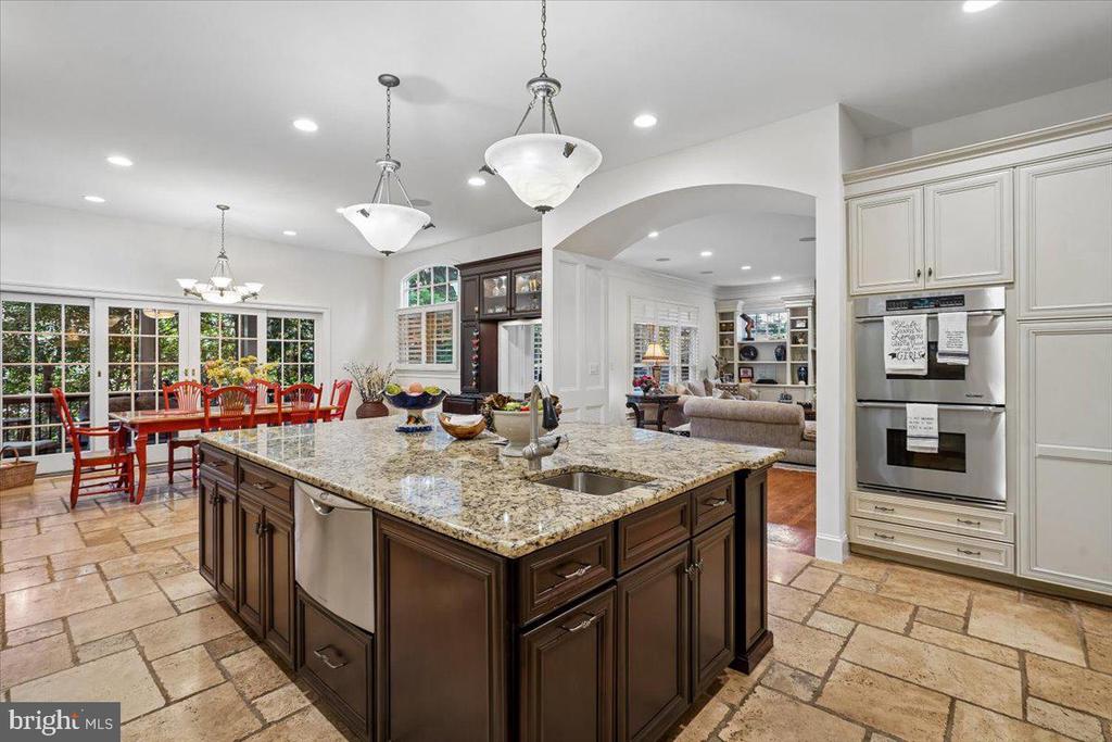 5114 WESSLING LANE
