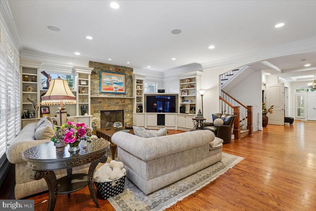 5114 WESSLING LANE
