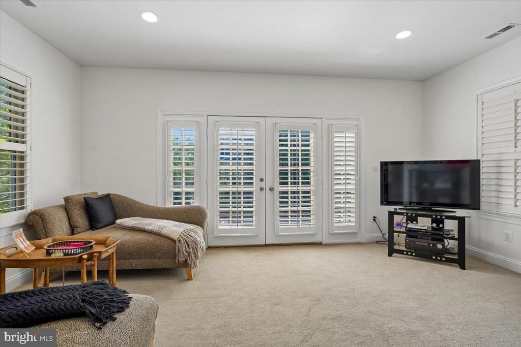 5114 WESSLING LANE