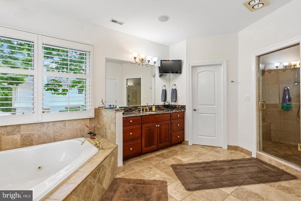 5114 WESSLING LANE