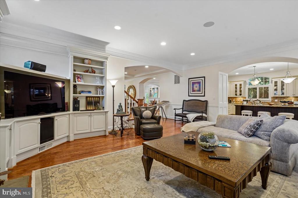 5114 WESSLING LANE