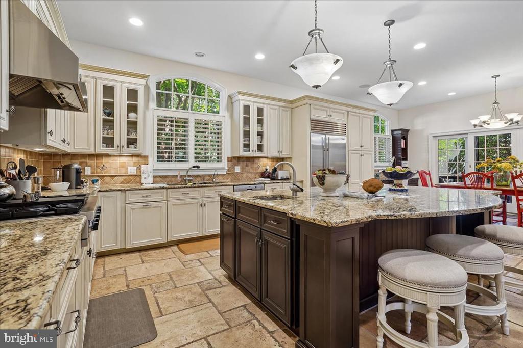 5114 WESSLING LANE