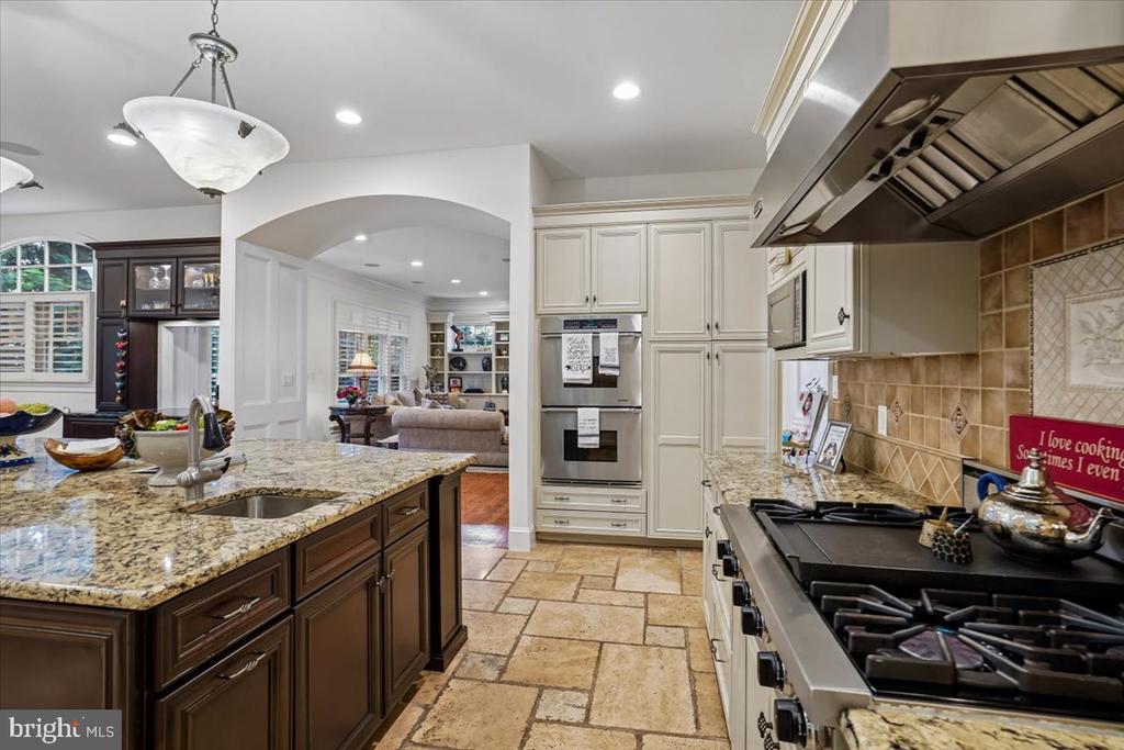 5114 WESSLING LANE